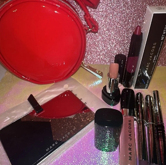 Marc Jacobs RED Cosmetics Bag 7 products bundle gift set (SALE🔥 - Picture 3 of 9